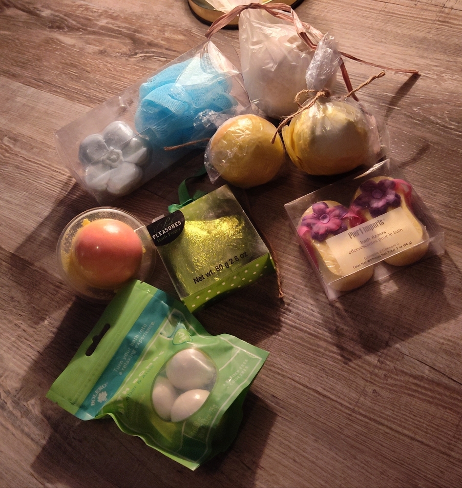 NWT! Bath Bomb Bundle (12 Items)
